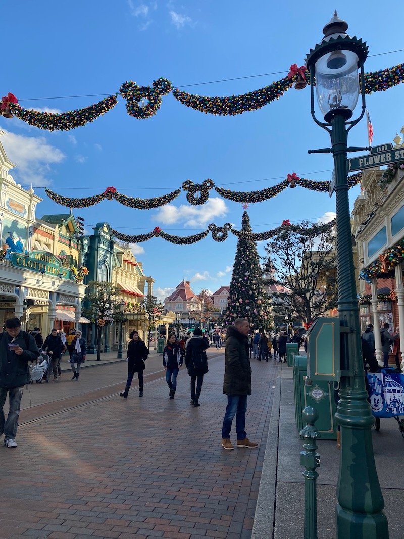 image - disneyland paris christmas wreaths on main st