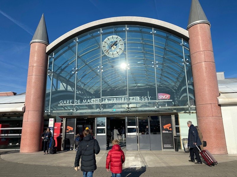 image - disneyland paris gare de marne la valley chessy station