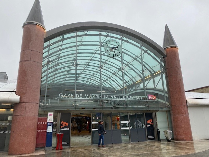 image - disneyland paris train station marne le vallee chessy station