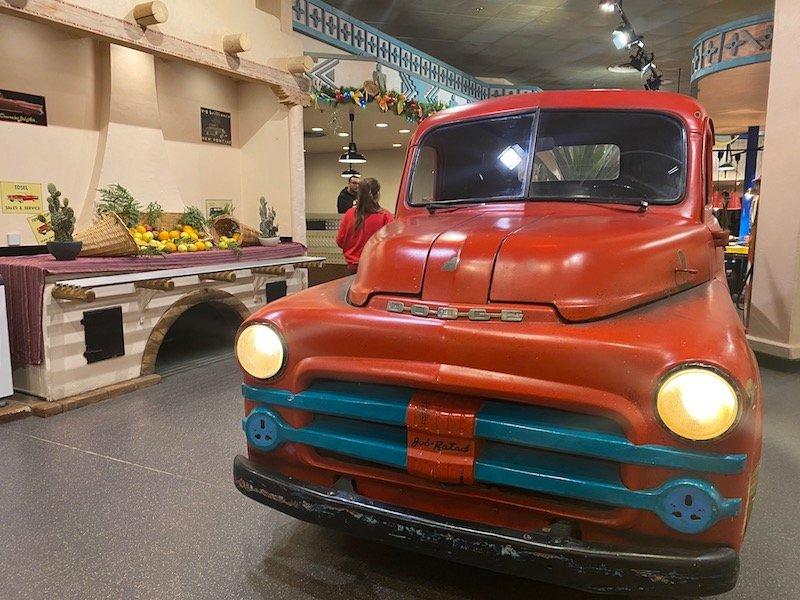 image -la cantina disneyland paris cars theming