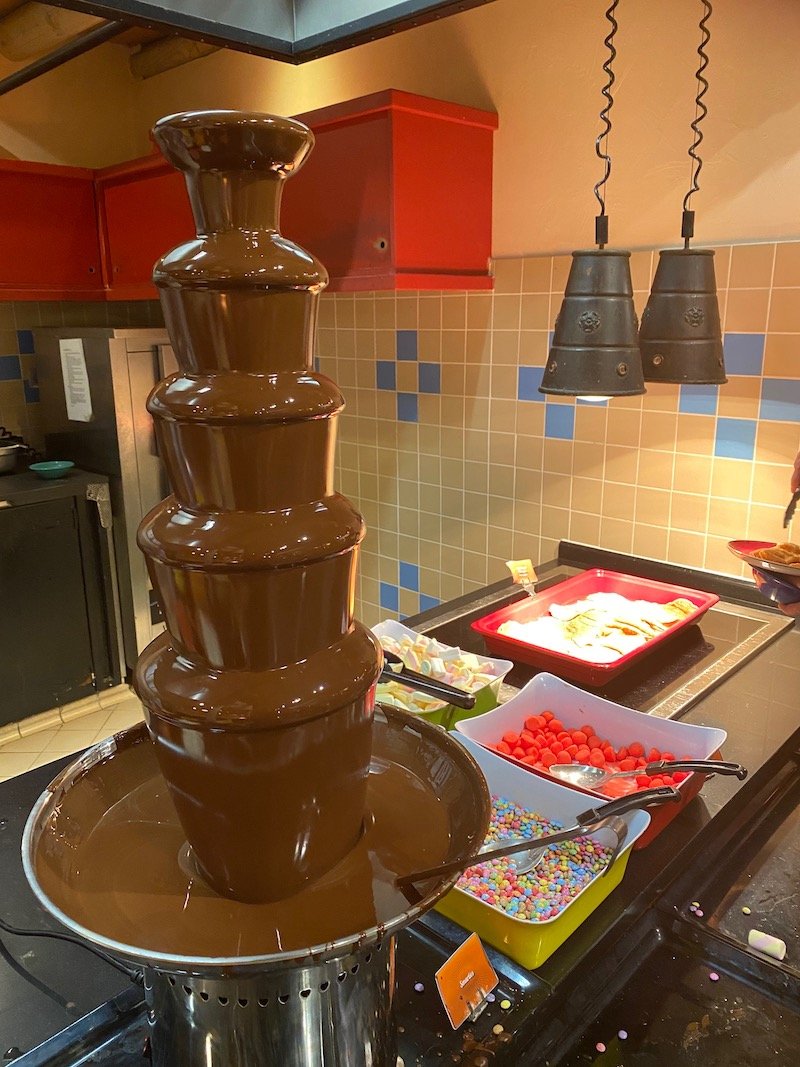 image -la cantina disneyland paris chocolate fountain