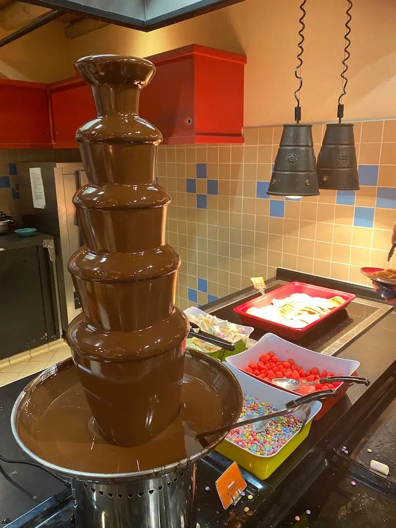 image -la cantina disneyland paris chocolate fountain