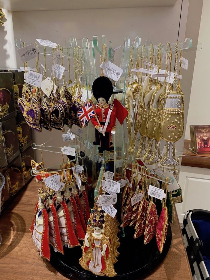 Buckingham palace souvenirs