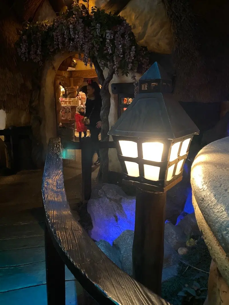 image - the cottage of seven dwarfs shop disneyland paris lantern walk