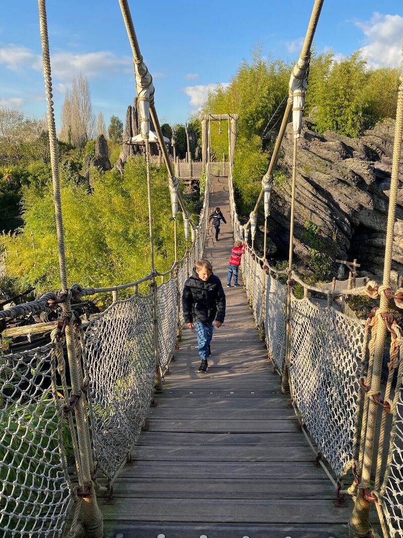 image - adventure isle disneyland paris walkway