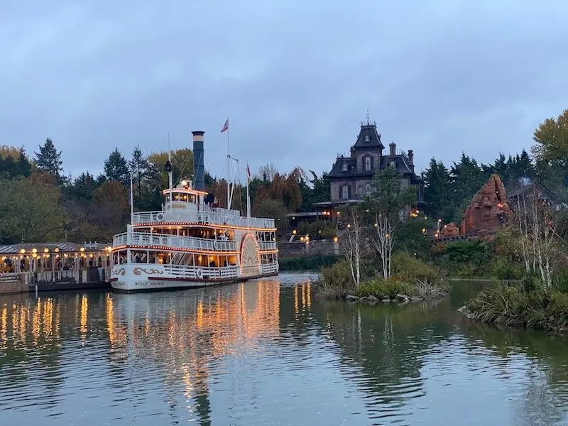 image - disneyland paris thunder mesa boat