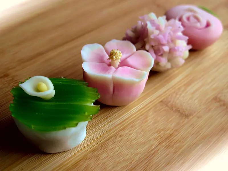 image - 800px-Wagashi_closeup_14