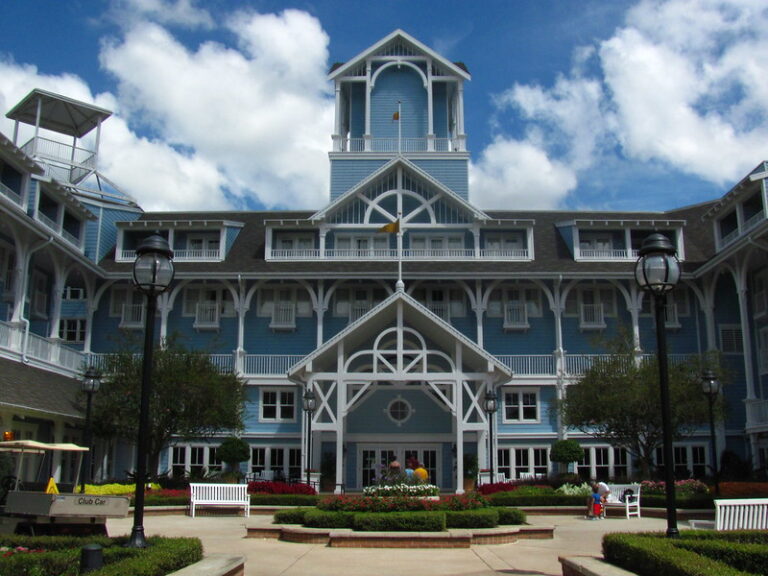 ALL DISNEY WORLD HOTELS ON PROPERTY QUICK GUIDE